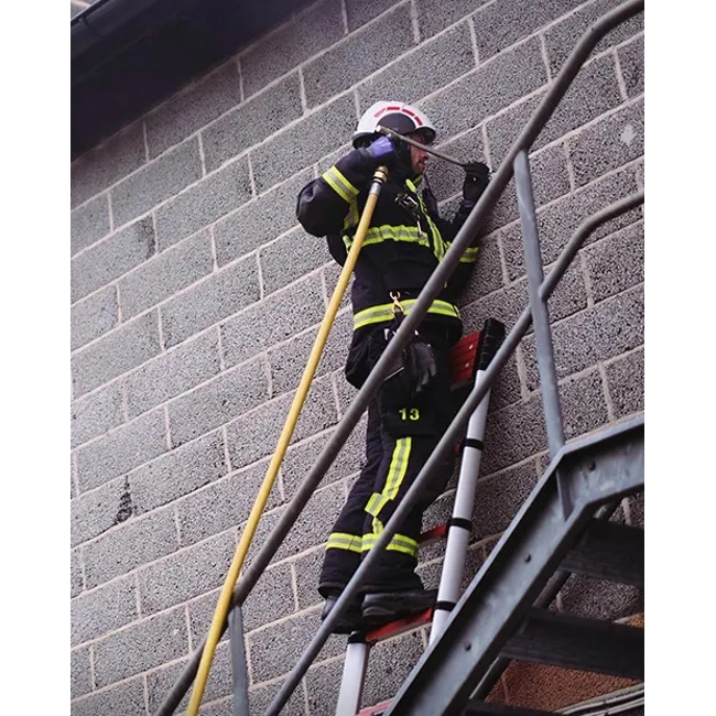 Vendita online Scala telescopica 13 gradini ultracompatta RESCUE LINE NERA